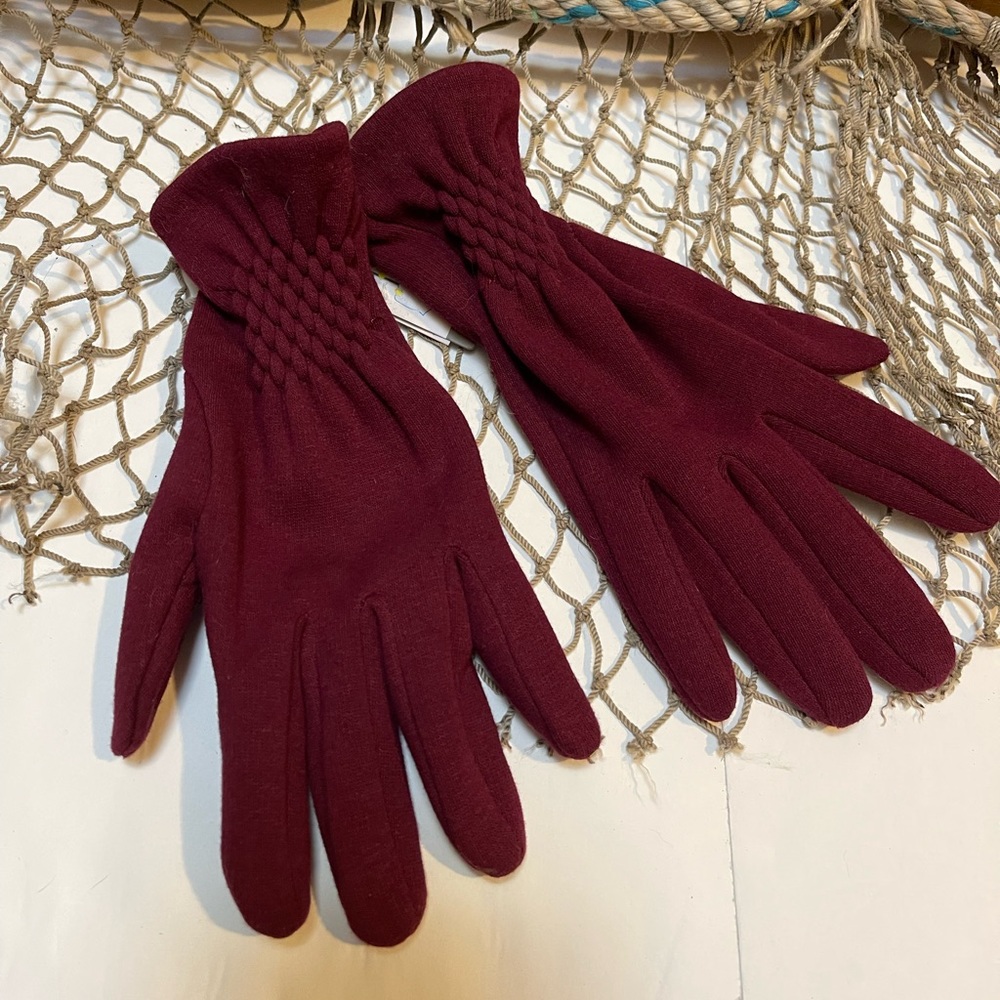 NWT Womens Tech Touch Burgundy Quilted Fleece Gloves